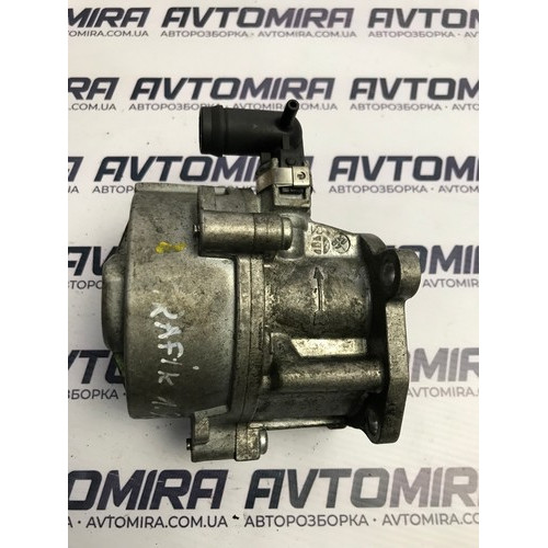 Вакуумный насос Renault Megane II 1.9 DCI 2002-2009 8200720562
